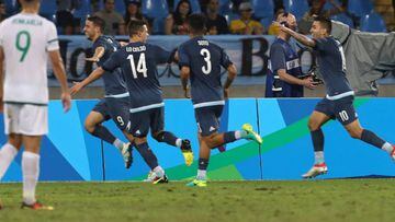 Argentina supera a Argelia y se ilusiona con la clasificación