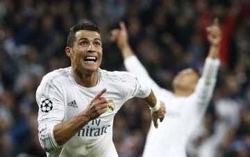 Ronaldo celebrates the third