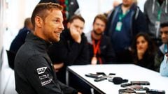 Jenson Button hablando con la prensa en Suzuka.