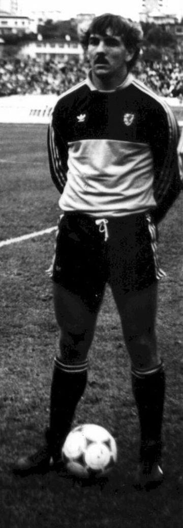 Portero galés retirado, Neville Southall es el segundo jugador con más partidos jugados con su selección. Jugó 17 temporadas en el Everton.