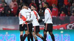 AVELLANEDA, ARGENTINA - AUGUST 07: Matias Suarez (C) of River Plate celebrates with teammates after scoring the first goal of his team during a match between Independiente and River Plate as part of Liga Profesional 2022 at Estadio Libertadores de América on August 7, 2022 in Avellaneda, Argentina. (Photo by Rodrigo Valle/Getty Images)