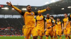Jos&eacute; Heriberto Izquierdo celebrando su gol con el Brighton ante Stoke City por Premier League