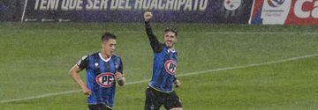 Benjamín Gazzolo festeja su gol contra Universidad Católica, en la fecha 15 del Torneo Nacional.