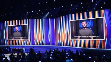 Volodymyr Zelensky, presidente Ucrania, hace una aparición en los Grammy 2022