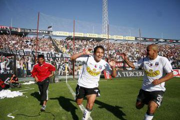 Colo Colo goleó por 4-2 a Universidad de Chile en el Clausura 2006 y Sánchez marcó uno de los goles para dejar su huella en el partido más importante del fútbol chileno.
