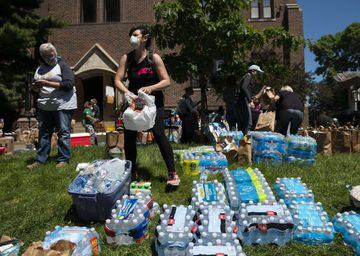 MINNEAPOLIS, MN - MAY 30: People arrange donations at Holy Trinity Lutheran Church on May 30, 2020 in Minneapolis, Minnesota. Buildings and businesses around the Twin Cities have been looted and destroyed in the fallout after the death of George Floyd while in police custody. Police Officer Derek Chauvin has been charged with third-degree murder and manslaughter in Floyd's death. Stephen Maturen/Getty Images/AFP == FOR NEWSPAPERS, INTERNET, TELCOS & TELEVISION USE ONLY ==