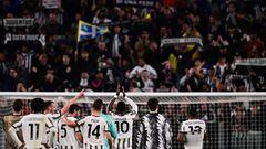Juventus players acknowledge the public at the end of the UEFA Europa League semi-final first leg football match between Juventus and Sevilla on May 11, 2023 at the Juventus stadium in Turin. (Photo by Marco BERTORELLO / AFP)