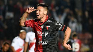 Tomas Sandoval of Argentinian Colon celebrates after scoring against Peruvian Deportivo Municipal during a Copa Sudamericana 2019 football match at Brigadier Lopez stadium in Santa Fe, some 470 km north of Buenos Aires, Argentina, on April 16, 2019. (Phot