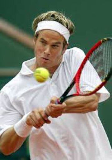 La final de Roland Garros 2000, perdida ante Gustavo Kuerten fue su única experiencia en el duelo final de un major. 