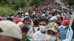 Rescatan a 600 migrantes hacinados en tráileres en Veracruz