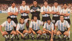 El 11 titular de la selección argentina en un partido del Mundial Italia 1990 con Maradona y Pedro Damián Monzón "Moncho".
