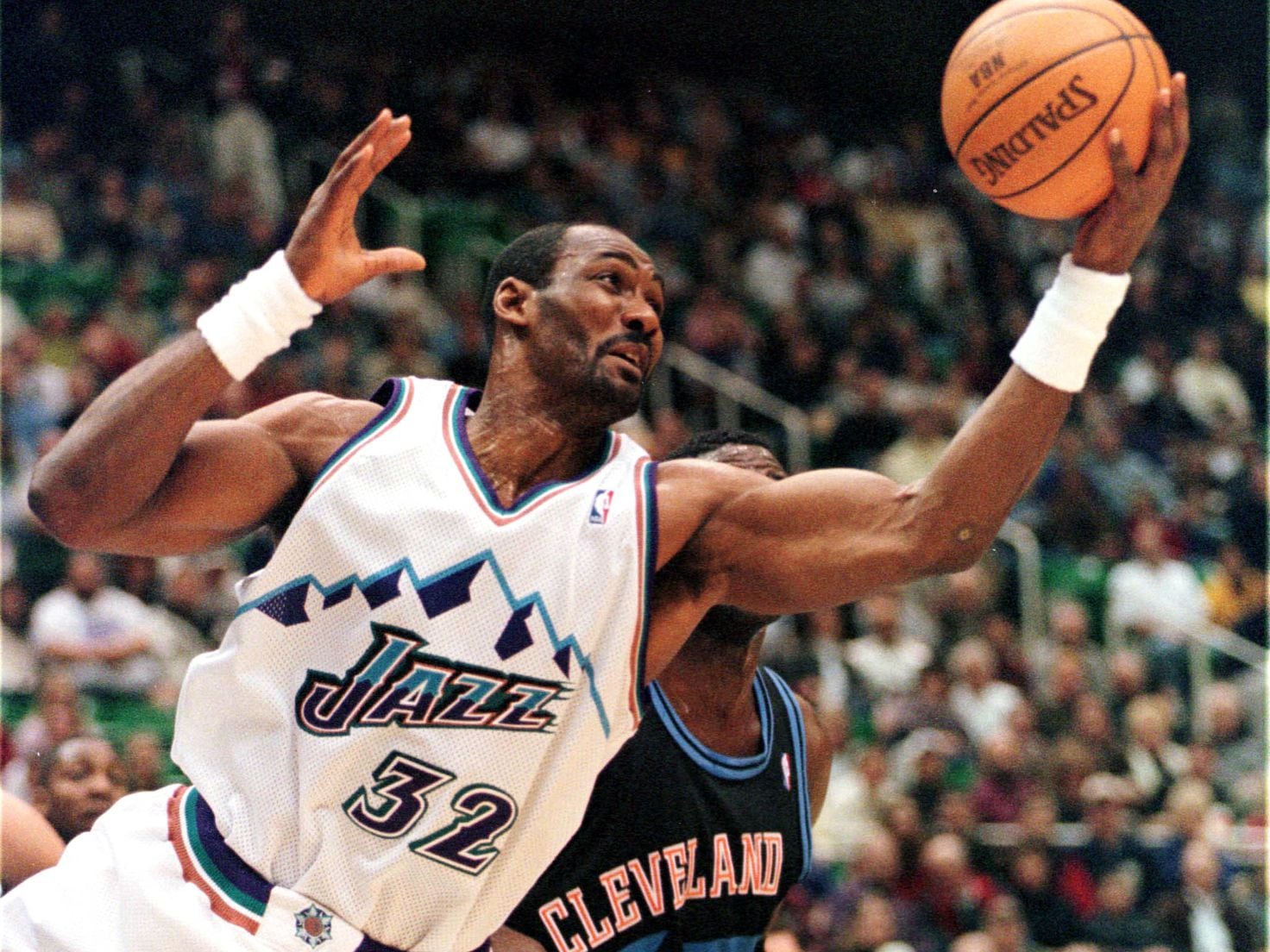 Karl Malone sells Dream Team jerseys from all 12 Olympic players