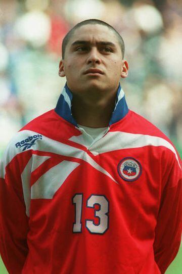 Catalogado como uno de los mejores definidores de la historia del fútbol chileno, Manuel Neira brilló en categorías infantiles, pero en la selección chilena jugó sólo 13 partidos, donde marcó dos goles.