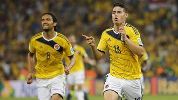James Rodr&iacute;guez celebrando uno de sus goles con la Selecci&oacute;n Colombia ante Uruguay por los octavos de final del Mundial Brasil 2014