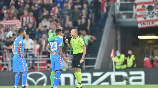 Mateu Lahoz pone a prueba la mejoría del Atlético