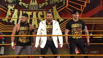Santos Escobar (centro), Cruz del Toro (Izq) y Joaquin Wilde (der) durante un show de NXT.