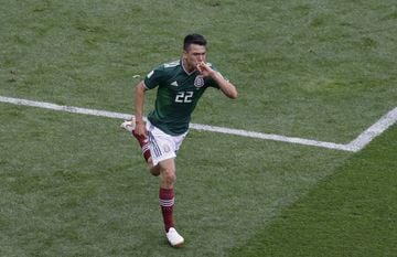 El delantero mexicano del PSV deslumbró con su velocidad, atrevimiento y drible en la Copa del Mundo. Tiene contrato con el cuadro de Eindhoven pero a sus 22 años podría ir al Barcelona, Manchester United, Arsenal o algún otro equipo importante de Europa.