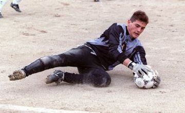 Iker Casillas portero del Real Madrid C en un partido contra el Leganes B en 1999.