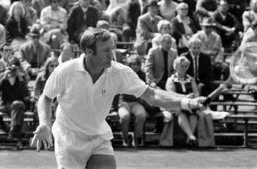 El australiano, nacido en 1945 y ganador de 11 títulos ATP, es el jugador con más subtítulos de Grand Slam sin haber ganado uno. Perdió tres finales entre 1968 y 1970. 