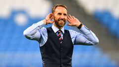 FILE PHOTO: World Cup - Quarter Final - Sweden vs England - Samara Arena, Samara, Russia - July 7, 2018  England manager Gareth Southgate salutes their fans after the match       REUTERS/Dylan Martinez/File Photo