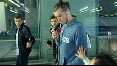 Bale dejó plantado a un niño que lo persiguió por el aeropuerto