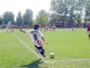 Durante la temporada 2012, Curicó perdió La Granja y tuvo que trasladar su localía hasta un colegio: la cancha del Estadio Mariano pasó de recibir partidos escolares a la Primera B.