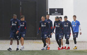 Kondogbia, en un entrenamiento con el Valencia.