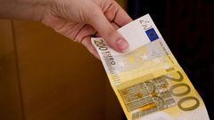 El Gobierno ofrece un cheque de 200 euros a 4,3 millones de familias
