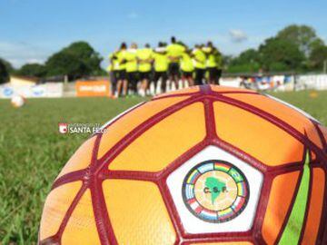 19 jugadores de Santa Fe viajaron a Bolivia para el partido frente a Oriente Petrolero el 4 de febrero.