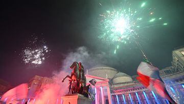 Fans of SSC Napoli celebrate with fireworks on Piazza del Plebiscito on May 4, 2023 in downtown Naples after Napoli won the Italian champions "Scudetto" title following a decisive match in Udine. -