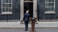 LONDON, UNITED KINGDOM - JULY 07: British Prime Minister Boris Johnson gives a statement outside 10 Downing Street announcing his resignation as the leader of the Conservative Party as he intends to stay on as caretaker Prime Minister until a new leader is elected in autumn in London, United Kingdom on July 07, 2022. (Photo by Wiktor Szymanowicz/Anadolu Agency via Getty Images)