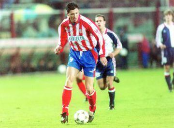 Al exjugador de Valencia, Atlético o Celta, entre otros, se le diagnosticó en 1994 un tumor maligno en un testículo. Superó la enfermedad casi un año después.