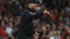 Liverpool's German manager Jurgen Klopp gestures on the touchline during the English Premier League football match between Manchester United and Liverpool at Old Trafford in Manchester, north west England, on August 22, 2022. (Photo by Paul ELLIS / AFP) / RESTRICTED TO EDITORIAL USE. No use with unauthorized audio, video, data, fixture lists, club/league logos or 'live' services. Online in-match use limited to 120 images. An additional 40 images may be used in extra time. No video emulation. Social media in-match use limited to 120 images. An additional 40 images may be used in extra time. No use in betting publications, games or single club/league/player publications. / 
