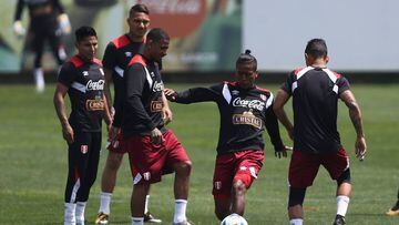 Football Soccer - Peru&#039;s national soccer team training - World Cup 2018 Qualifiers - Lima, Peru, October 2, 2017. Peru&#039;s national soccer team player Alexi Gomez and Pedro Aquino attend a training session in preparation for their qualifying match