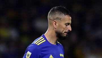 Boca Juniors' forward Dario Benedetto looks on during an Argentine Professional Football League match against Colon at La Bombonera stadium in Buenos Aires, on February 13, 2022. (Photo by ALEJANDRO PAGNI / AFP)