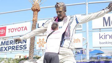 Luego de que la porra oficial del Inter Miami viajara a Los &Aacute;ngeles para presenciar el juego contra LAFC, los aficionados decidieron visitar la estatua de Beckham.
