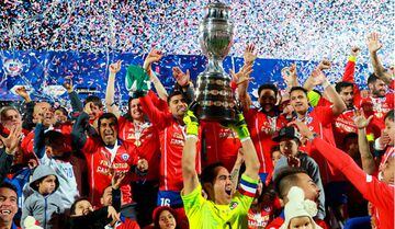 El 4 de julio de 2015 y tras 99 años de historia, Chile se despojó de la mediocridad y se coronó campeón del torneo de selecciones más importante de América al vencer en penales a Argentina.