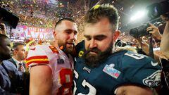 Football - NFL - Super Bowl LVII - Kansas City Chiefs v Philadelphia Eagles - State Farm Stadium, Glendale, Arizona, United States - February 12, 2023 Kansas City Chiefs' Travis Kelce with his brother, Philadelphia Eagles' Jason Kelce as the Kansas City Chiefs celebrate after winning Super Bowl LVII REUTERS/Brian Snyder     TPX IMAGES OF THE DAY