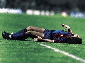 En la temporada 1983-1984, en un partido entre el Barcelona y el Athletic Club, Goikoetxea lesionó de gravedad al astro argentino. En una disputa del balón entró con los tacos por delante y lesionó a ‘El Pelusa’ en el tobillo izquierdo. Esta entrada le tuvo tres meses y medio apartado de los terrenos de juego.