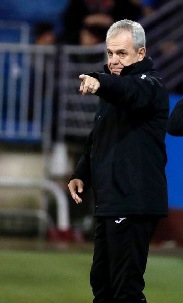 12 años | El 'Vasco' se convirtió en entrenador del Osasuna para la temporada 2002-03. De ahí fue al Atlético de Madrid, Zaragoza, Espayol y ahora con el Leganés. Entre su trayectoria interrumpió su camino por irse a la Selección Mexicana, Japonesa y Egipcia, en 2010, 2014 y 2018, respectivamente.
