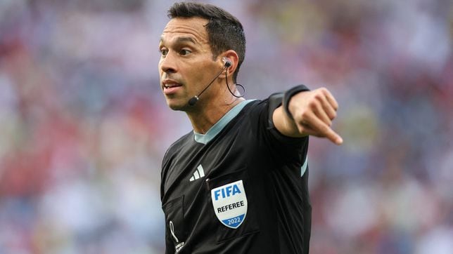 Who is the referee for South Korea vs Portugal in the World Cup 2022 group H final game?
