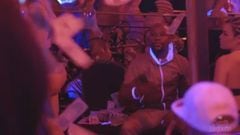 Floyd Mayweather en un vídeo promocional de su local de striptease, Girl Collection