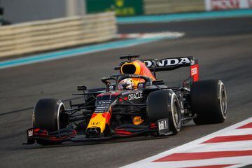 33 VERSTAPPEN Max (nld), Red Bull Racing Honda RB16B, action during the Formula 1 Etihad Airways Abu Dhabi Grand Prix 2021, 22th round of the 2021 FIA Formula One World Championship from December 10 to 12, 2021 on the Yas Marina Circuit, in Yas Island, Ab