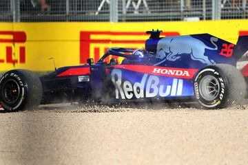 El piloto ruso de Toro Rosso vio como se truncaba su carrera terminando en la grava, por suerte para él pudo conitnuar y acabar la carrera.