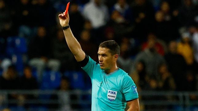 Who is István Kovács, the referee for AC Milan vs Napoli Champions League quarter final first leg?