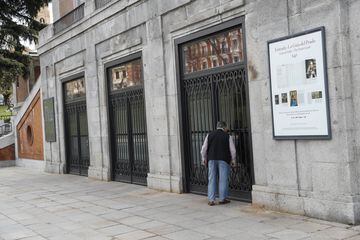 Puertas cerradas en el Museo Nacional del Prado.