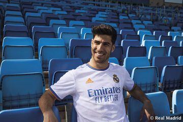 Real Madrid say the design of their new home kit "reflects the spirit and sense of togetherness within the club, along with the fans, under the slogan 'This is grandeza'".