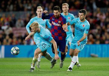 Slavia players in action against Messi.