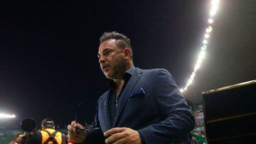 MLS: LAFC targeting Antonio Mohamed to replace Bob Bradley
