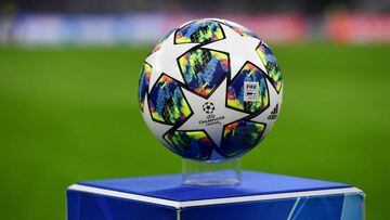 An UEFA Champions League ball official ball is pictured prior the start of the UEFA Champions League Group C football match Atalanta Bergamo vs Dinamo Zagreb on November 26, 2019 at the San Siro stadium in Milan. (Photo by MIGUEL MEDINA / AFP)